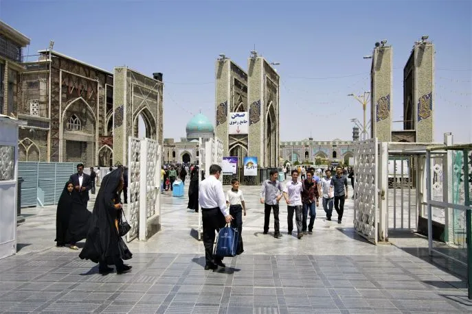 8 dimsum reizen iran mashad