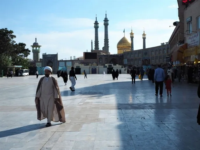 dimsum reizen naar qom  iran