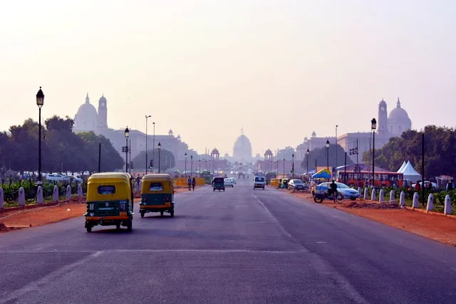 Delhi tuktuk locals straat