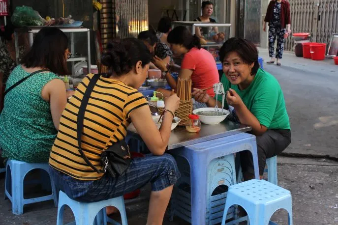 foodie tour hanoi vietnam in stijl