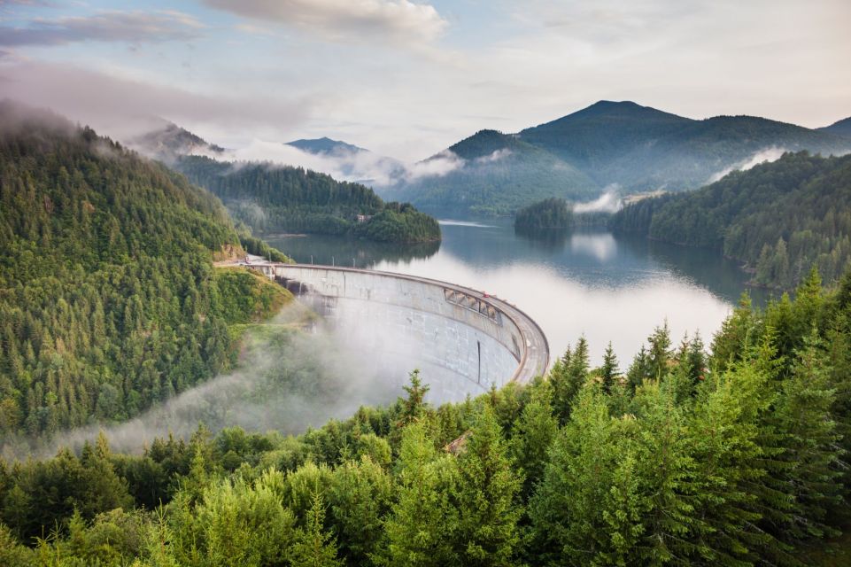 Sfeerafbeelding roemeni per trein landschap