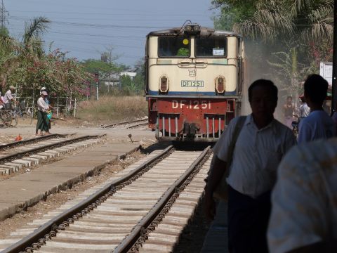 Sfeerafbeelding train myanmar 2